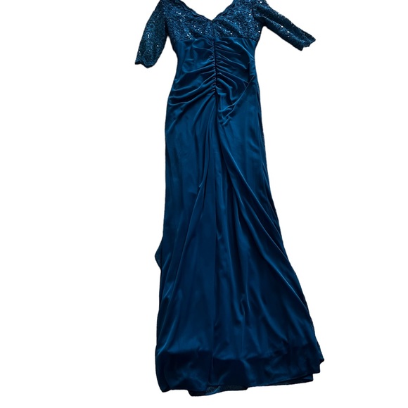 Beautiful Emerald Green Formal Gown With Rhinestone Accent and Lace Top 6 - Picture 11 of 14